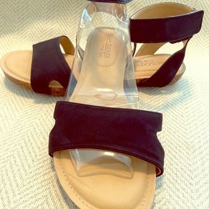 3/$30 Ankle strap flat sandals